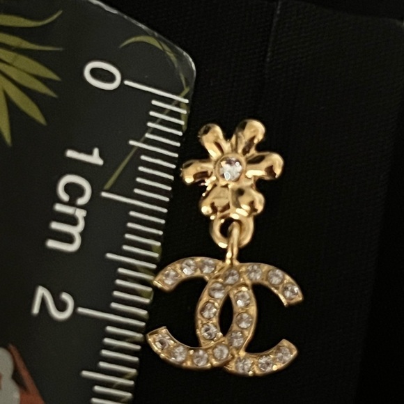 CHANEL• 23A drop crystal earrings - Picture 9 of 14